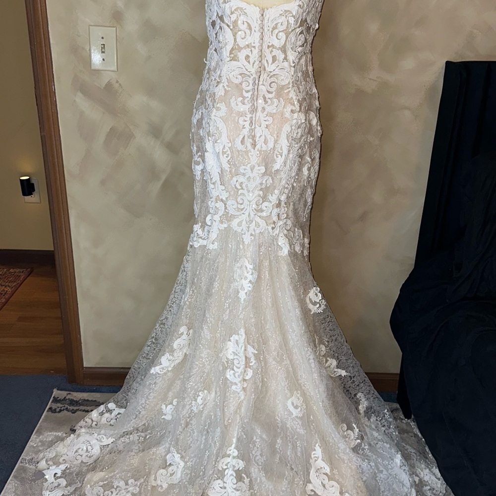 Maggie Sottero White Lace Sheath Wedding Dress - Picture 7 of 16